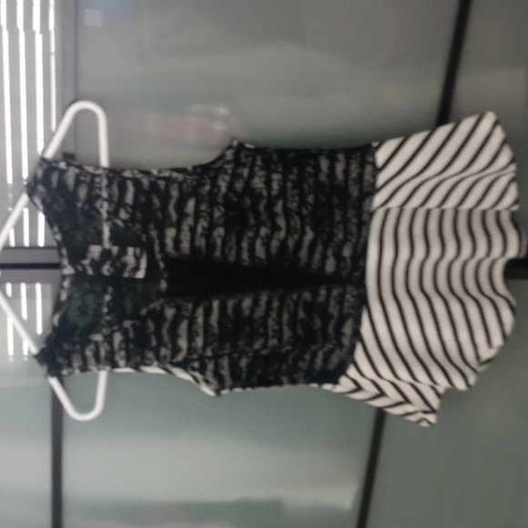 Beautiful strip Too - Picture 2 of 3